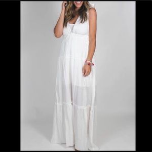 Flowy fit white maxi dress